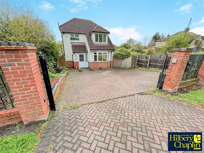 4 Bedroom Detached House For Sale In Lower Bedfords Road, Romford, RM1