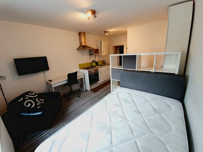 Studio To Rent In Bristol Road, Selly Oak, Birmingham, B29