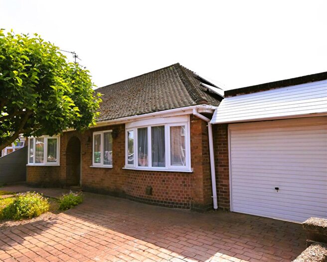 4 Bedroom Semi-Detached Bungalow For Sale In Grange Road, Newark., NG24