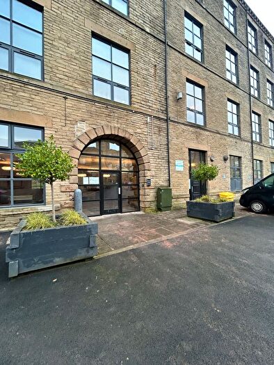 1 Bedroom Flat To Rent In Blakeridge Lane, Batley, WF17