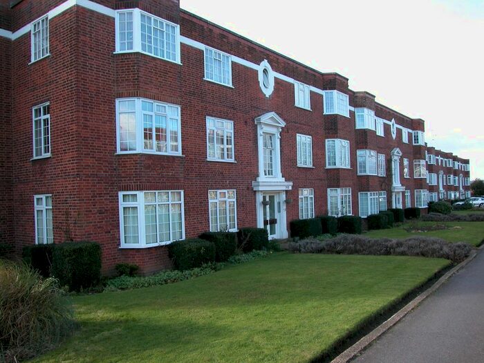 2 Bedroom Flat To Rent In Finchley Court, Ballards La, Finchley, London, N3