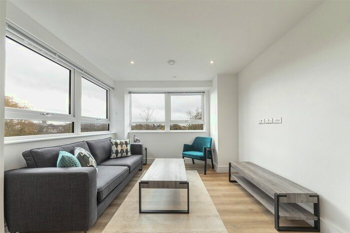 1 Bedroom Flat To Rent In Wood Street, East Grinstead, West Sussex, RH19