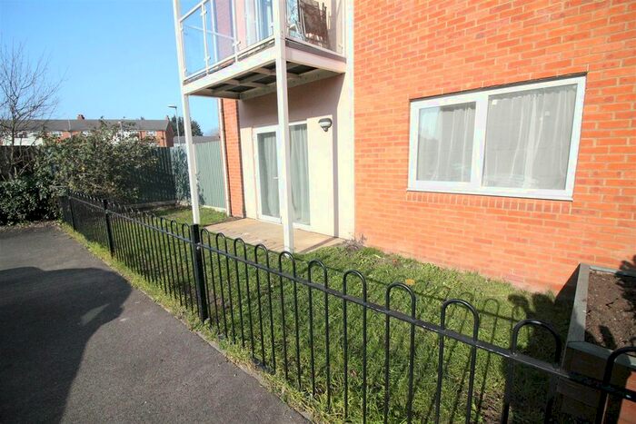 2 Bedroom Flat To Rent In Dedworth Road, Windsor, SL4