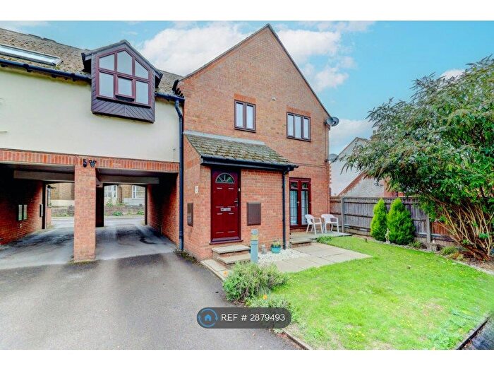2 Bedroom Flat To Rent In Station Road, High Wycombe, HP10