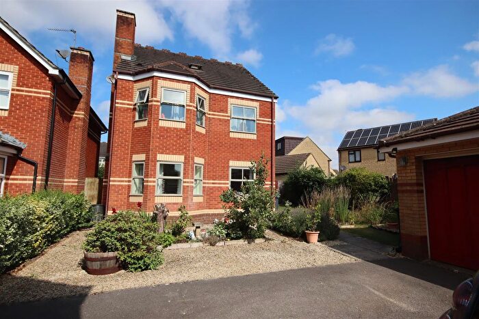 4 Bedroom Detached House For Sale In Gleneagles Close, Monkton Park, Chippenham, SN15