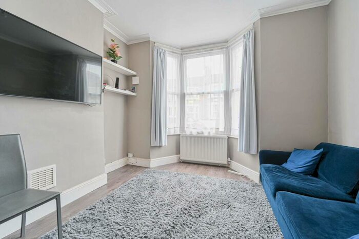 2 Bedroom Flat To Rent In Laleham Road, Catford, London, SE6