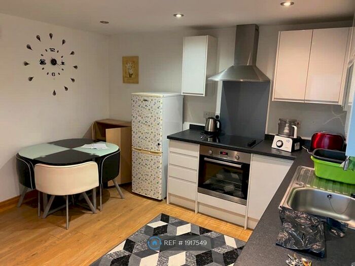 1 Bedroom Flat To Rent In South Street, St. Austell, PL25