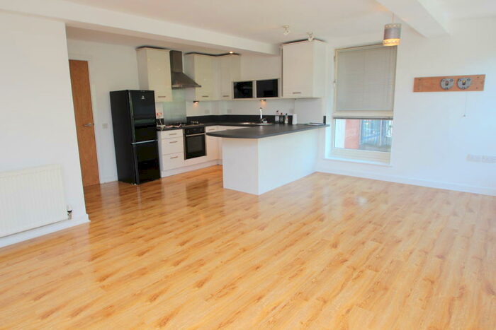2 Bedroom Apartment To Rent In Haughview Terrace, Oatlands, G5
