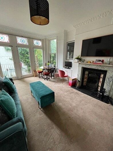 1 Bedroom Flat To Rent In Hammersmith Grove, London, W6