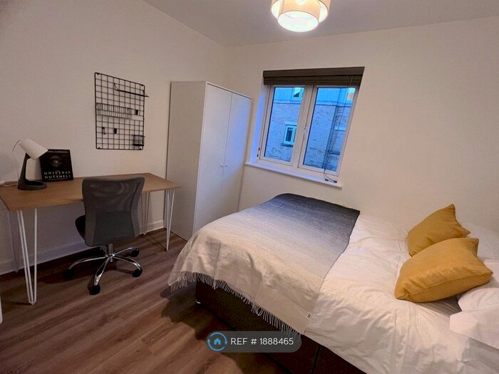 2 Bedroom Flat To Rent In The Hedgerows, Bradley Stoke, Bristol, BS32