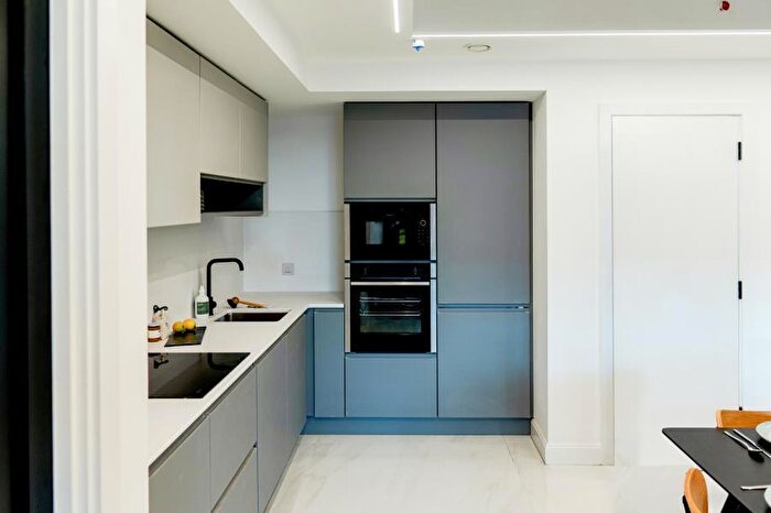 2 Bedroom Apartment To Rent In . :: One Silk Street, M4