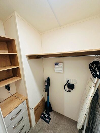 2 Bedroom Caravan For Sale In Perowne Way, Sandown, PO36