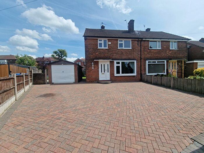 3 Bedroom Semi Detached House For Sale In Leyfield Avenue, Romiley, SK6