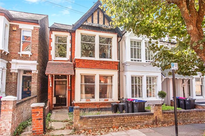 2 Bedroom Flat For Sale In Avenue Terrace, Westcliff-On-Sea, Essex, SS0