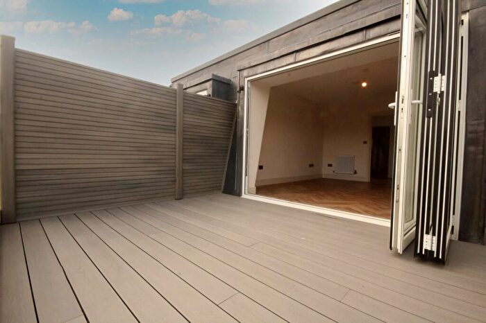 2 Bedroom Duplex For Sale In The Green, Surrey, CR6