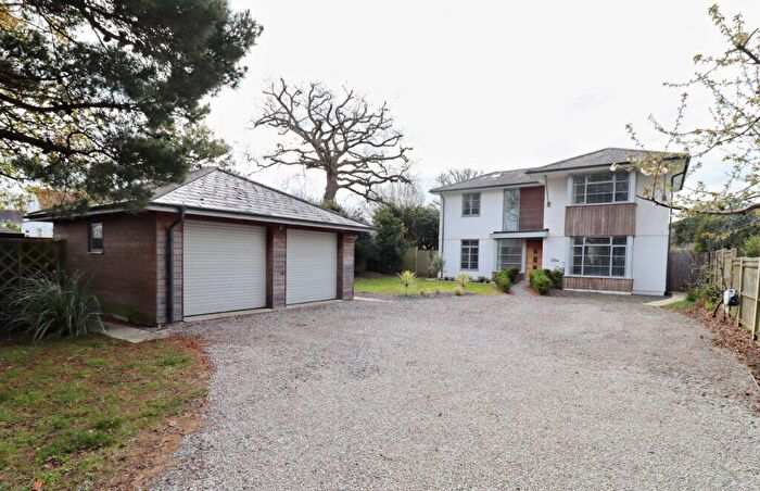4 Bedroom Detached House For Sale In Sinah Lane, Hayling Island, PO11