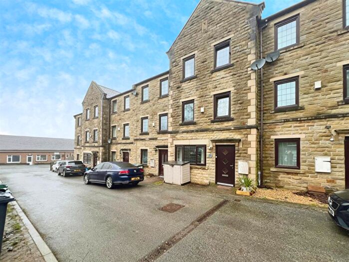 3 Bedroom Town House For Sale In Vicarage Mews, Bradford, BD2