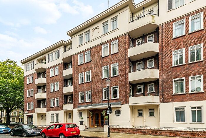 Maisonette To Rent In Norland Square, Holland Park, London, W11