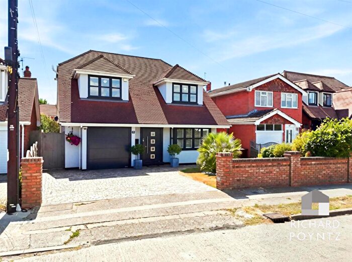 4 Bedroom Detached House For Sale In Mayland Avenue, Canvey Island, SS8