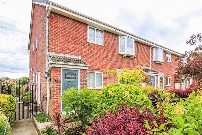 2 Bedroom Flat For Sale In Manor Avenue, Ossett, WF5