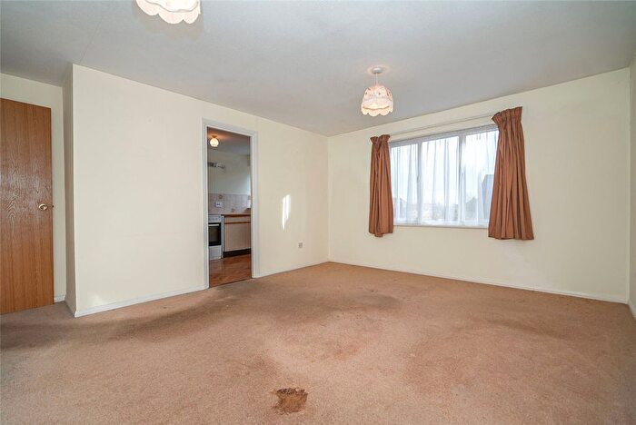 1 Bedroom Flat For Sale In Oakridge Drive, London, N2