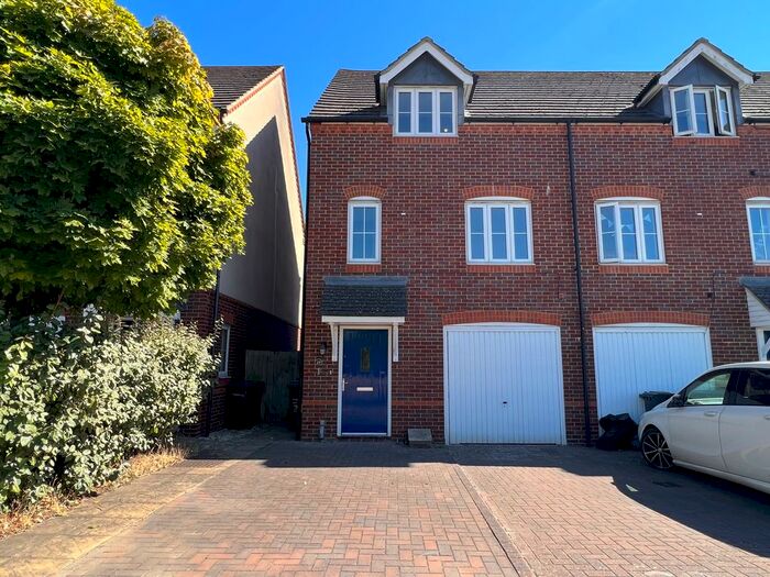 3 Bedroom End Of Terrace House To Rent In Quarry Close, Northfleet, Gravesend, DA11