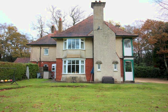 3 Bedroom Flat To Rent In 0 The Paddocks, Sway Road, Bashley, New Milton, Hants BH25