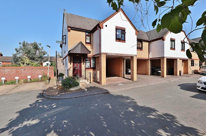1 Bedroom Ground Maisonette For Sale In St. Annes Court, St. Annes Road, Hitchin, SG5