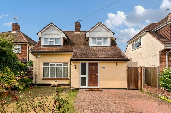 3 Bedroom Detached House To Rent In Sunbury, Sunbury On Thames, TW16