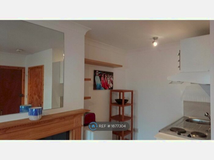 Studio To Rent In Hoylake Road, London, W3