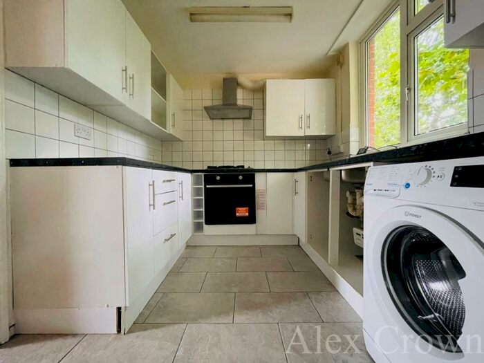 3 Bedroom Flat To Rent In Sussex Way, Archway, N19