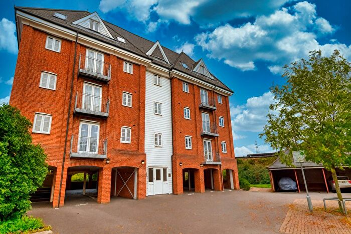 2 Bedroom Flat For Sale In Hardie's Point, Colchester, CO2