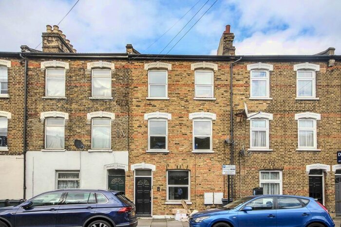 1 Bedroom Flat To Rent In Lendal Terrace, London, SW4