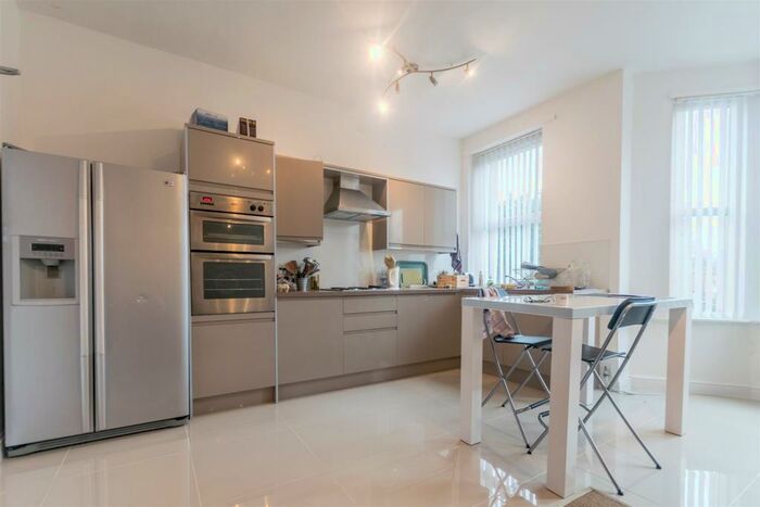 4 Bedroom Maisonette To Rent In - Salters Road, Gosforth, Newcastle Upon Tyne, NE3