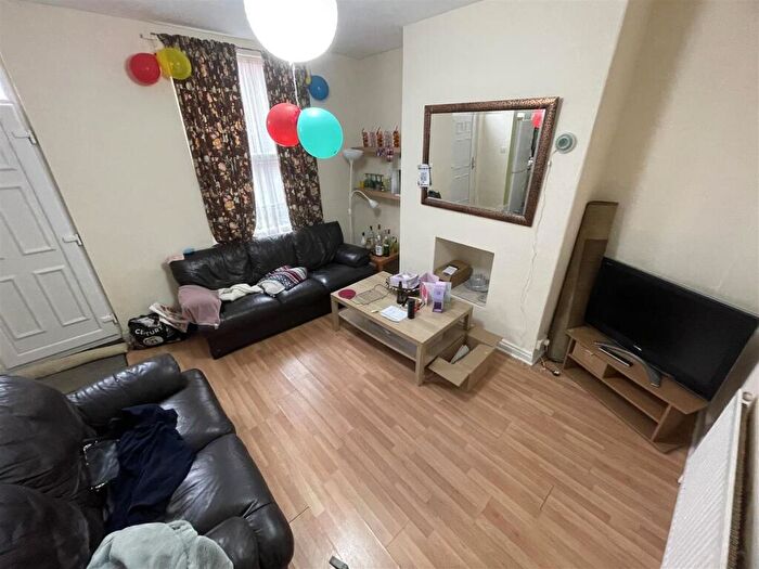4 Bedroom Terraced House To Rent In Norwood Place, Hyde Park, Leeds, LS6