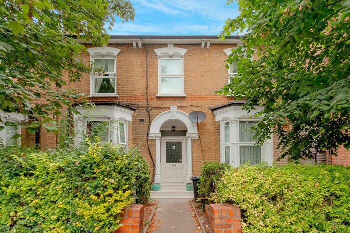 3 Bedroom Flat To Rent In Lordship Park, London, N16