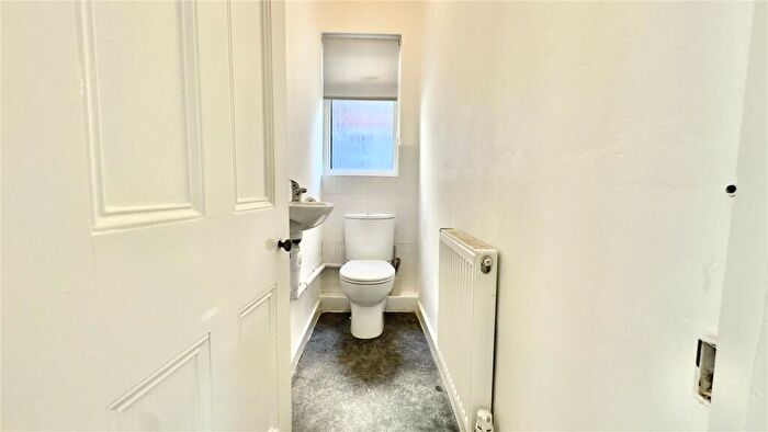 2 Bedroom Apartment For Sale In Westbourne Grove, West Kirby, Wirral, Merseyside, CH48