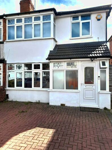 3 Bedroom Semi-Detached House To Rent In Kenilworth Gardens, Hayes, Greater London, UB4