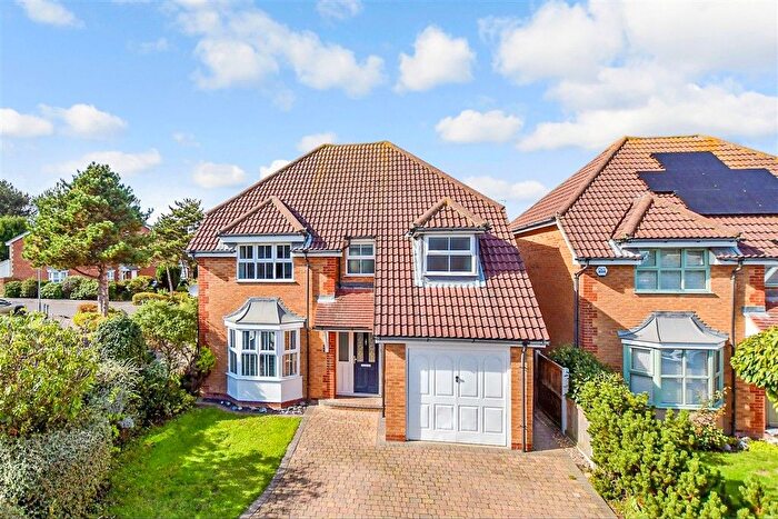 4 Bedroom Detached House For Sale In Cliffside Drive, Broadstairs, Kent, CT10
