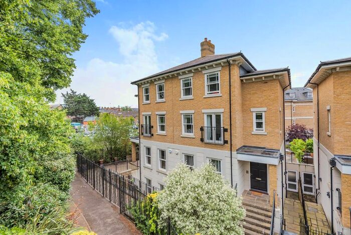 4 Bedroom Town House To Rent In Claremont Road, Windsor, SL4