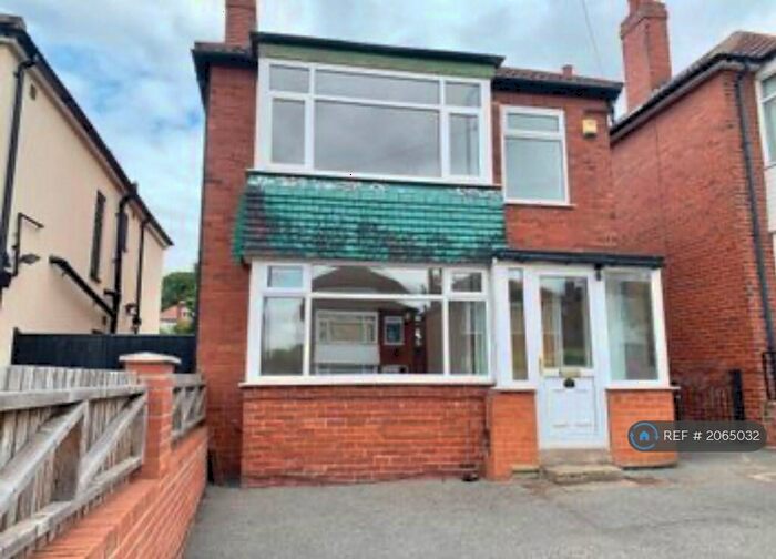 3 Bedroom Detached House To Rent In Carrholm Mount, Leeds, LS7