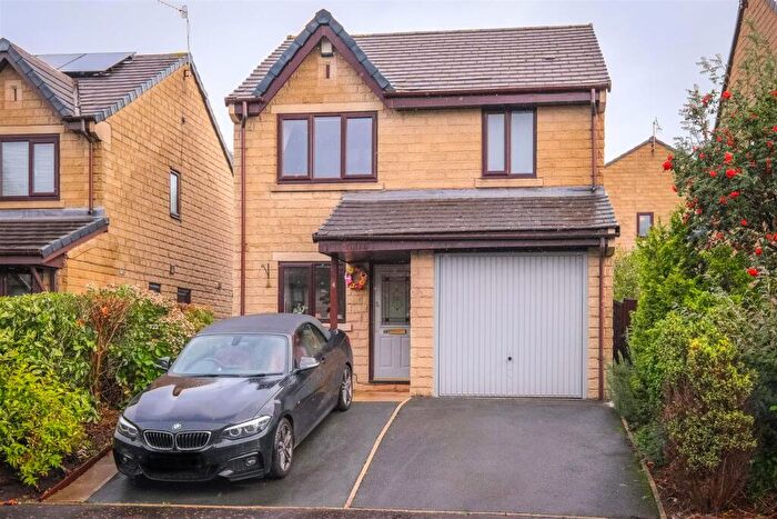 3 Bedroom Detached House For Sale In Hions Close, Brighouse, HD6
