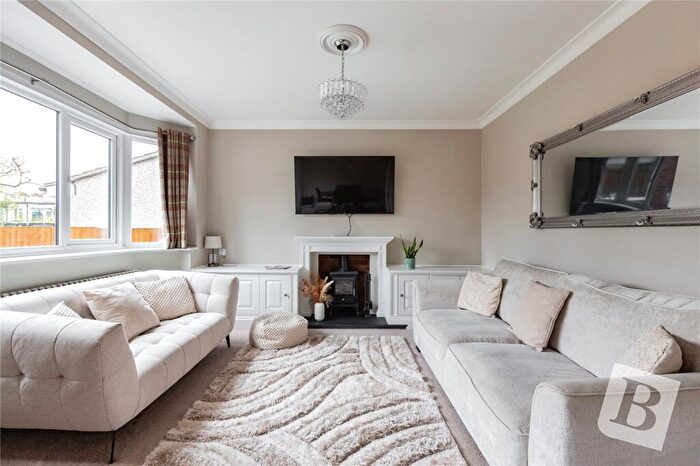 4 Bedroom Semi-Detached House For Sale In Cranborne Gardens, Upminster, RM14