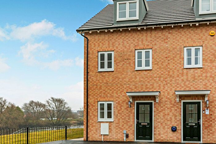 3 Bedroom Semi Detached House For Sale In Aire View, Castleford, West Yorkshire, WF10