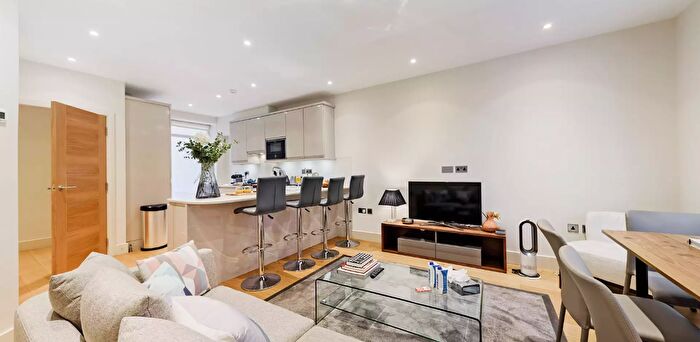 3 Bedroom Flat To Rent In Great Titchfield Street, Fitzrovia, London, W1W