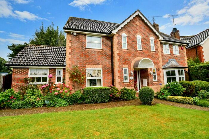 4 Bedroom Detached House For Sale In Masons Way, Pulborough, West Sussex, RH20