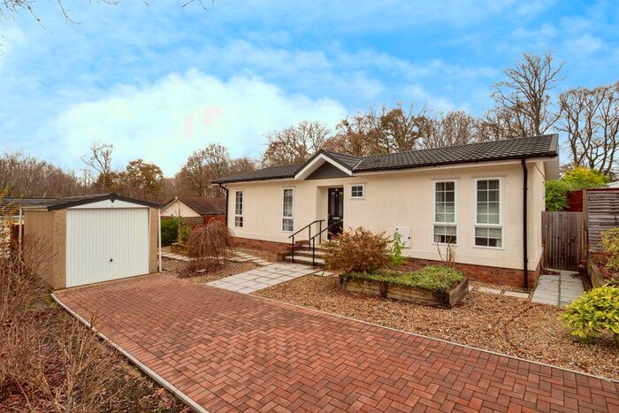 2 Bedroom Property For Sale In Fontridge Lane, Etchingham, East Sussex, TN19