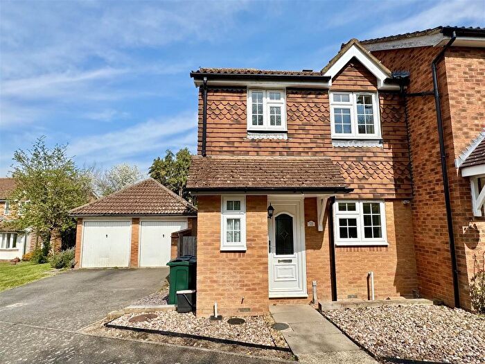 3 Bedroom End Of Terrace House To Rent In Mansion House Close, Biddenden, Ashford, TN27