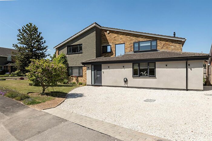 4 Bedroom Detached House For Sale In Netherfield Road, Harpenden, AL5