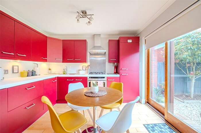 2 Bedroom Flat For Sale In Streatham Common South, London, SW16